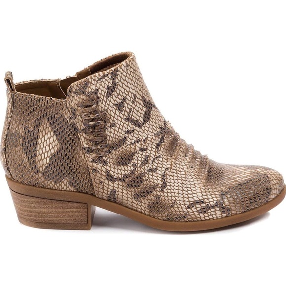 Bare Traps Grafton Snake Leather Ankle Boots Women Size 8 Ruched Detail Side Zip - Picture 2 of 14